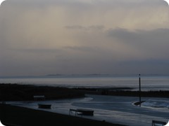 zurück am Festland, in Cuxhaven/Duhnen am Strand, Blick zur Insel Neuwerk